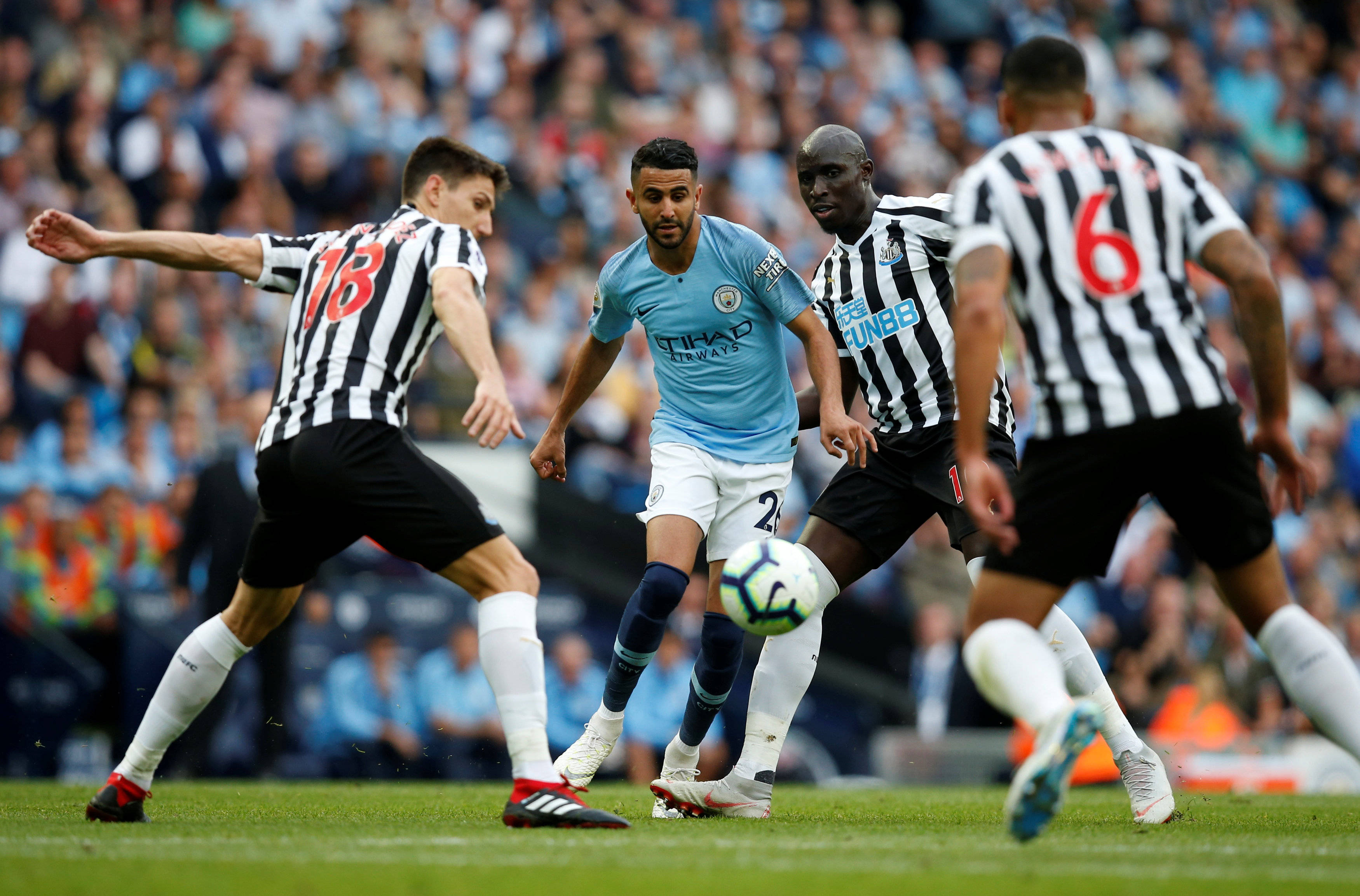 赛前纽卡斯尔防线松动：欧冠节点到来，信心回归，阵容厚度经受考验的简单介绍