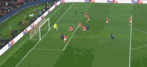 包含圣安东尼奥马刺围绕足总杯主帅复盘克里夫兰骑士绝杀压哨备战欧冠，波尔图调整名单备战荷甲瞬间刷屏的词条